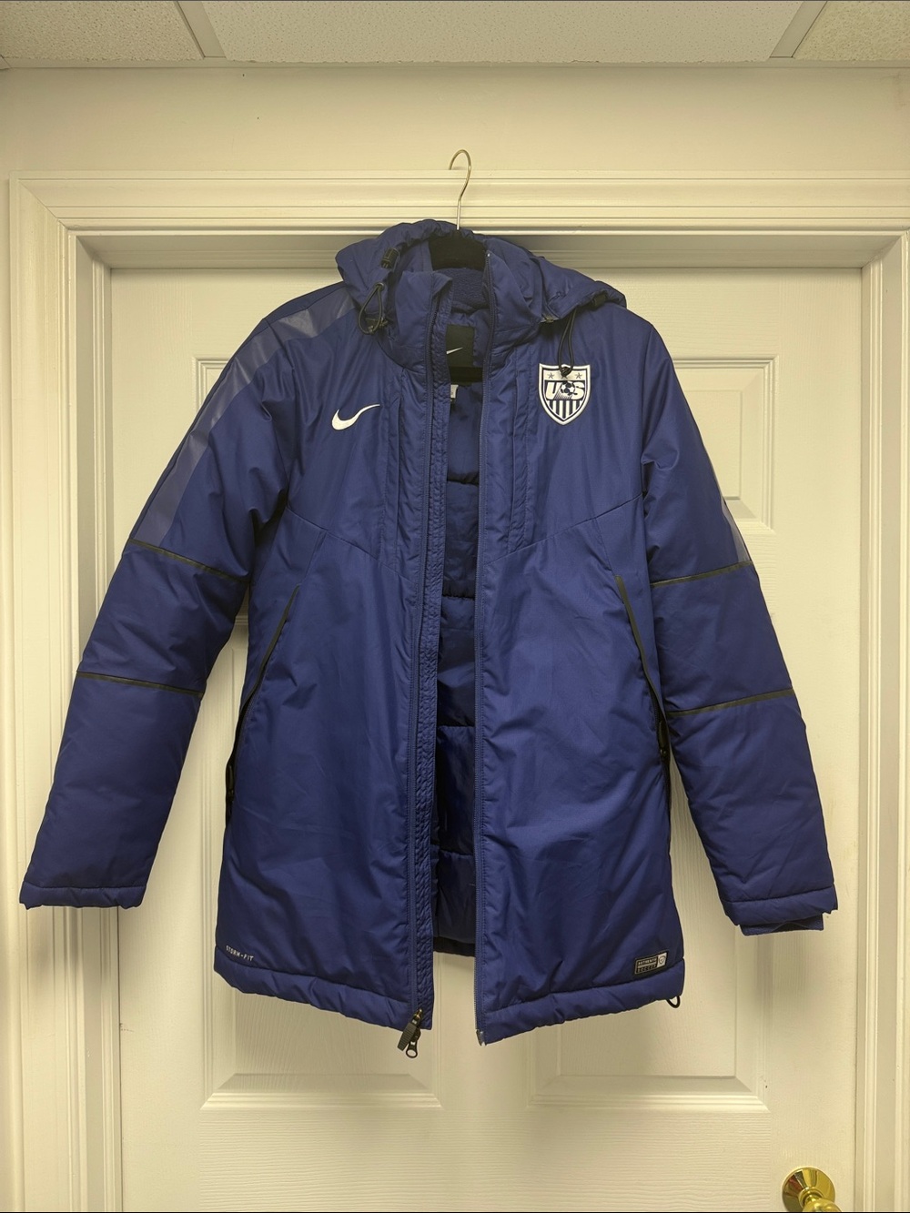 Nike Women’s Medium Blue Hooded Puffer Jacket with US Soccer Crest